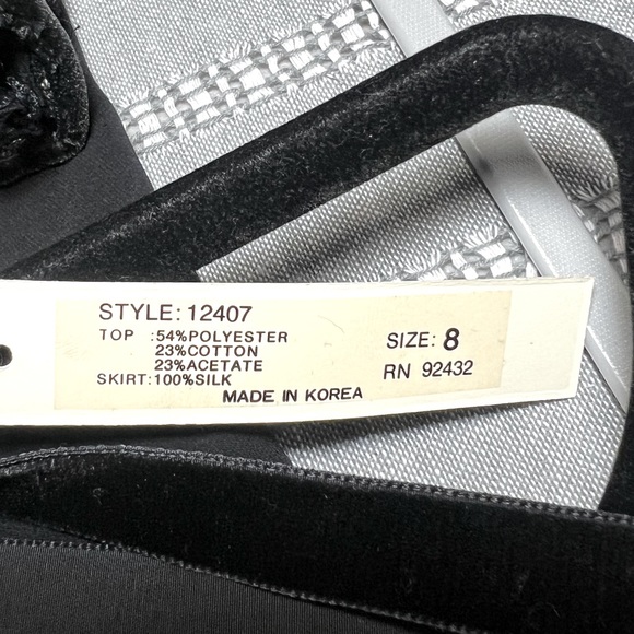 Kay Unger Silk Cocktail Dress. Size 8 - Picture 6 of 7